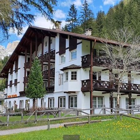 Park Hotel Faloria Canazei Esterno foto