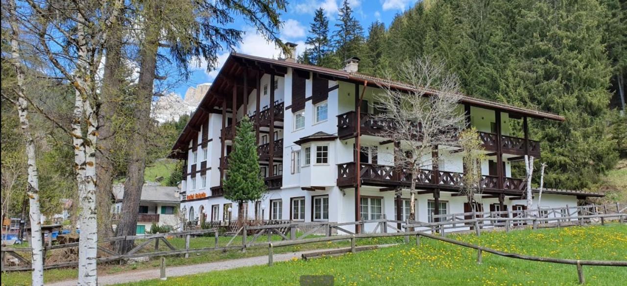 Park Hotel Faloria Canazei Esterno foto