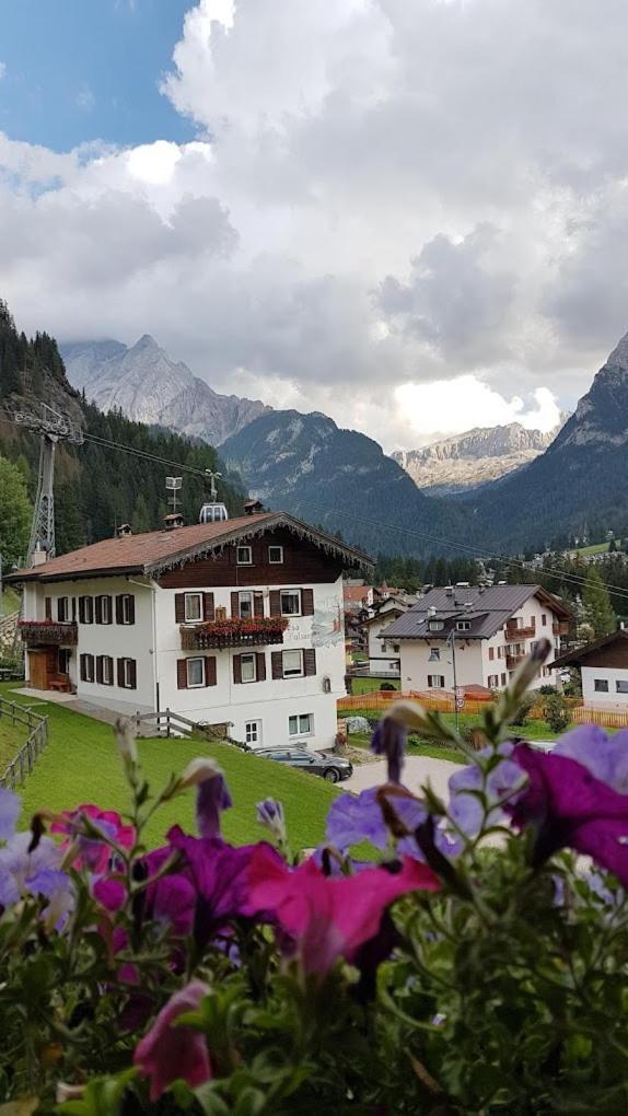 Park Hotel Faloria Canazei Esterno foto