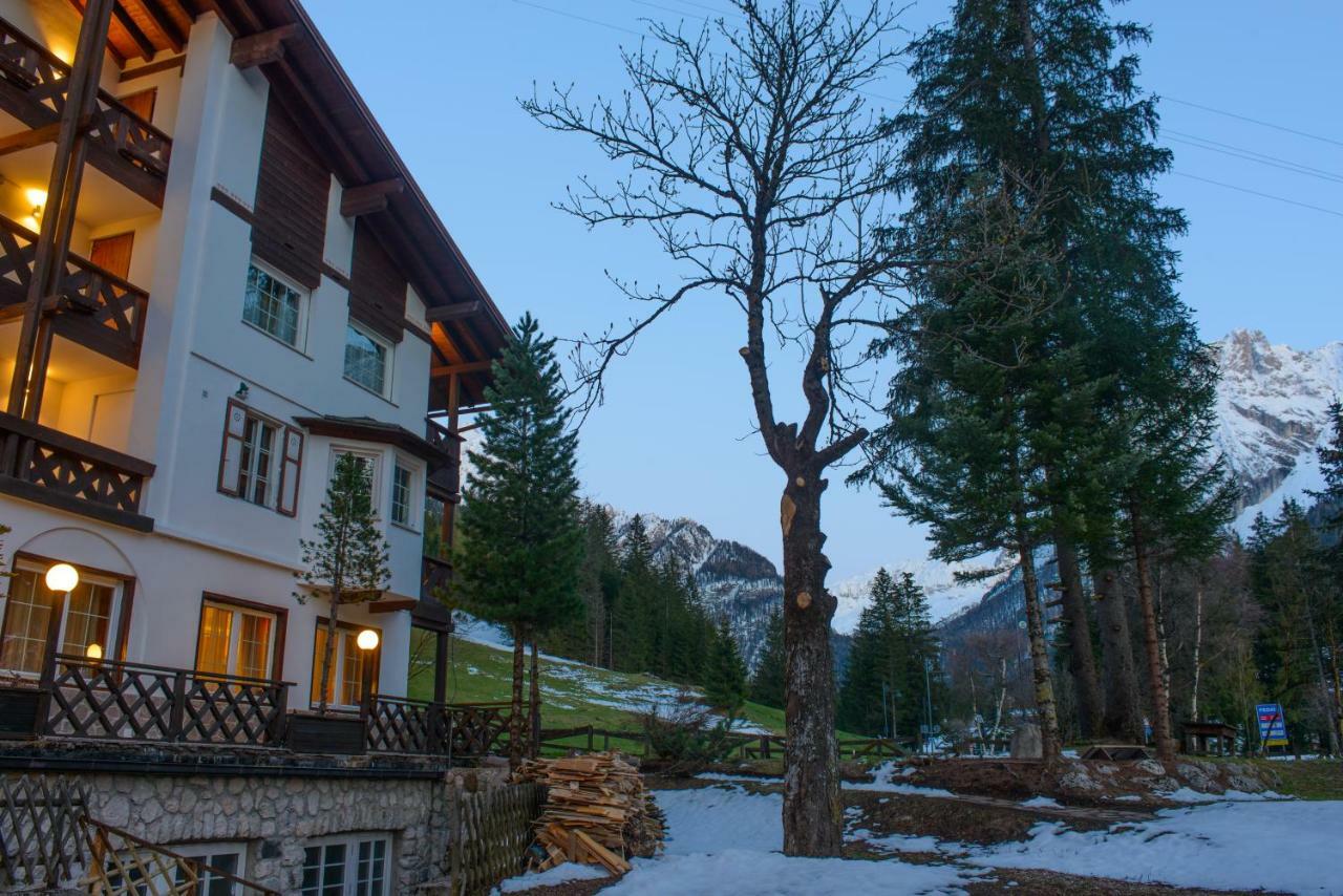 Park Hotel Faloria Canazei Esterno foto